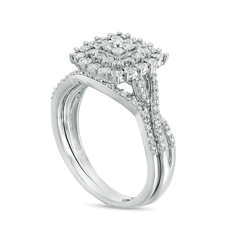 0.25 ct. Gesamtgewicht Komposit-Diamant Brautset mit Kissenschliff-Halo und gedrehter Schiene aus rhodiniertem Sterlingsilber