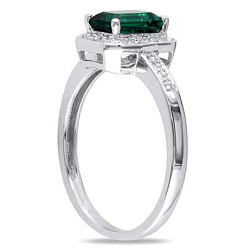 Halo-Ring mit Labor-Smaragd im Smaragdschliff und Diamantbesatz in 10K Weißgold