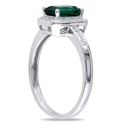 Halo-Ring mit Labor-Smaragd im Smaragdschliff und Diamantbesatz in 10K Weißgold
