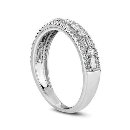 0.5 ct. Gesamtgewicht mehrreihiger Ring mit Diamanten im Baguette- und Rundschliff in 10K Weißgold