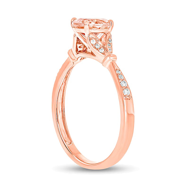 Verlobungsring mit ovalem Morganit und 0.07 CT. TW Diamant, Blatt-Seiten und geteilter Schiene in 10K Roségold
