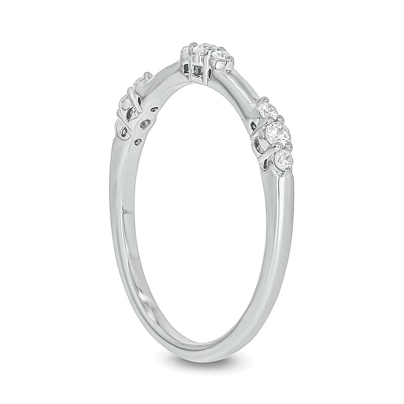 Ring aus 10K Weißgold mit Diamanten im Rundschliff, 0.17 ct. Gesamtgewicht