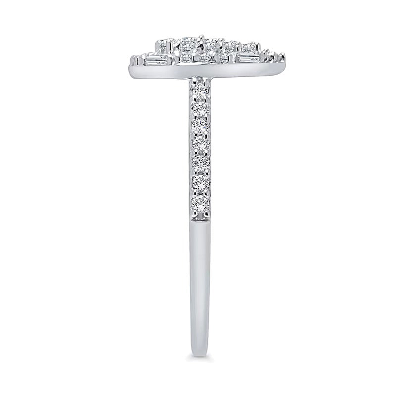 0,5 ct. Gesamtgewicht Multi-Diamant Ring mit tropfenförmigem Rahmen in 10K Weißgold