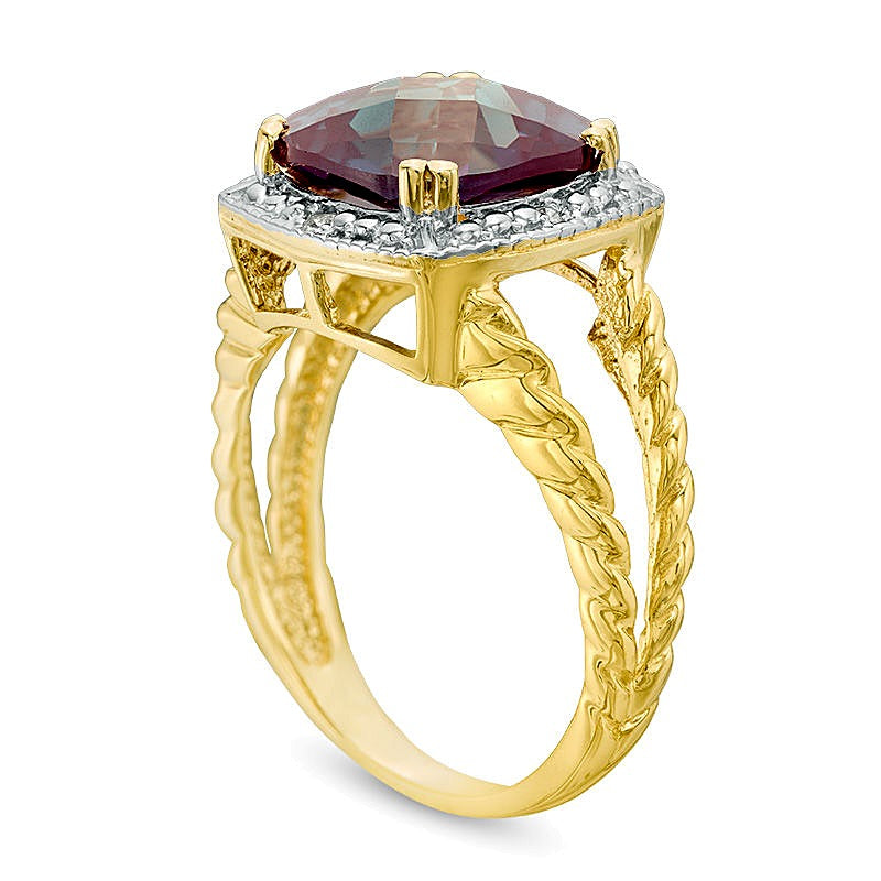 10.0mm Alexandrit im Kissenschliff und Diamant Halo Ring in 10K Gelbgold