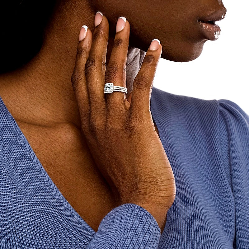 7,0 mm Aquamarin im Kissenschliff und 0,5 ct. Gesamtgewicht Diamant Brautset in 14K Weißgold