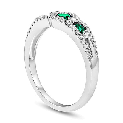 Memoire-Ring mit Smaragd und 0,25 ct. Gesamtgewicht Diamanten, Siebenstein, in 14K Weißgold