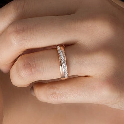 0.2 ct. Gesamtgewicht Diamant Crossover Memoire-Ring in 10K Roségold