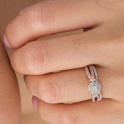 0.25 ct. Gesamtgewicht Diamant Braut-Set mit doppeltem Rahmen und V-Seiten in 10K Roségold