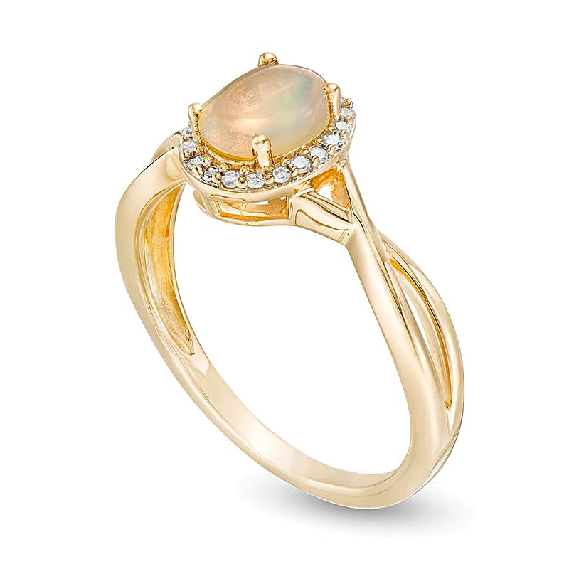 Fashion-Ring mit ovalem Opal und Diamanten 0,07 ct. Gesamtgewicht in 10K Gelbgold