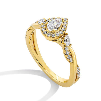 0.5 ct. Gesamtgewicht tropfenförmiger Diamant Halo Verlobungsring mit gedrehter Schiene in 14K Gelbgold