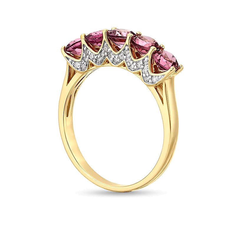 Rhodolith-Granat und 0,2 ct. Gesamtgewicht Diamant Fünfstein-Ring in 10K Gelbgold