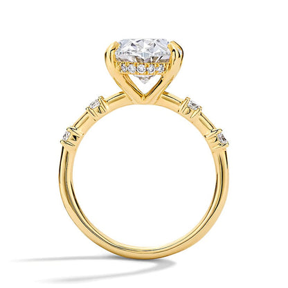 4.25 CT. Gesamtgewicht Solitär mit seitlichem Besatz Verlobungsring mit ovalem Labordiamant in 14K Gelbgold (F/VS2)