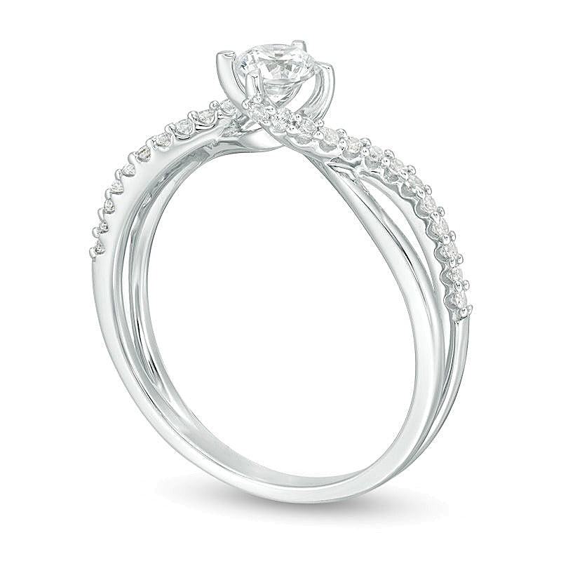 0.5 ct. Gesamtgewicht Diamant Solitär mit seitlichem Besatz Verlobungsring mit Bypass-Schiene in 10K Weißgold