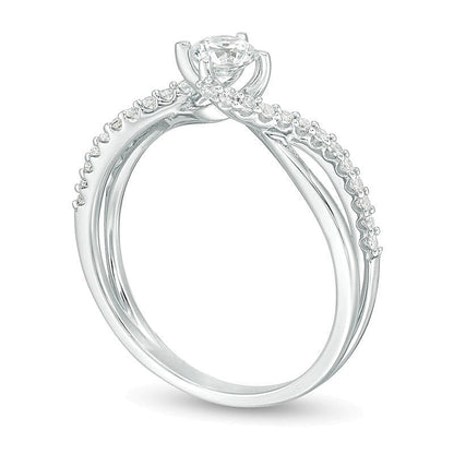 0.5 ct. Gesamtgewicht Diamant Solitär mit seitlichem Besatz Verlobungsring mit Bypass-Schiene in 10K Weißgold