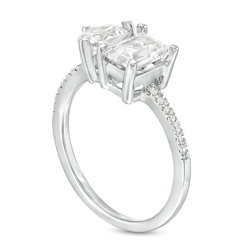 Ring mit weißem Saphir im Herz- und Smaragdschliff, im Labor gezüchtet, und 0,07 ct. Gesamtgewicht Diamant in 10K Weißgold