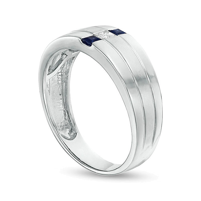 Blauer Saphir im Princess-Schliff und 0,07 ct. Diamant Dreistein-Ring in 10K Weißgold
