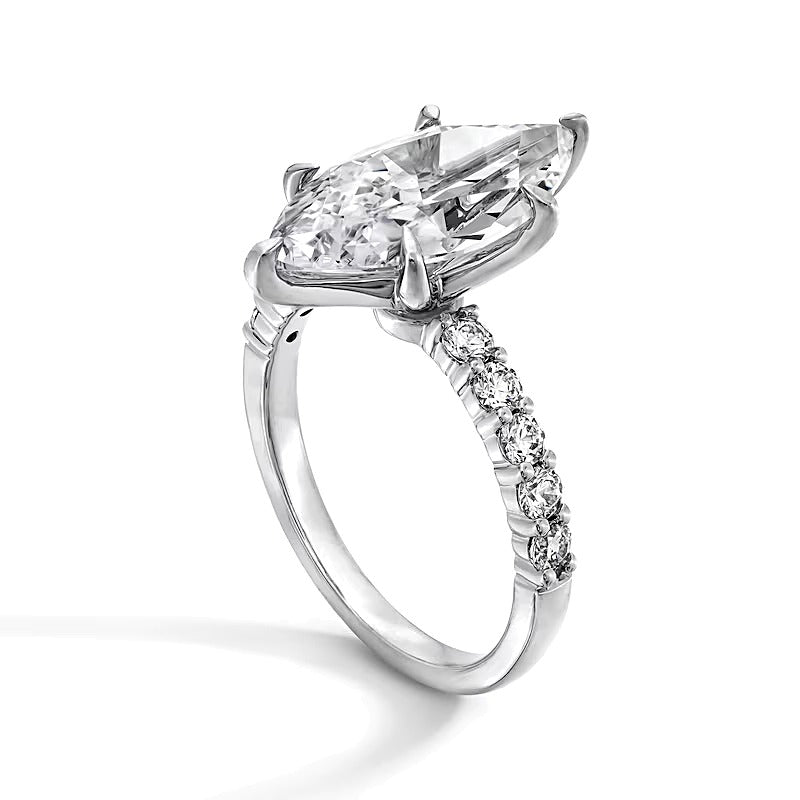 4.5 CT. Gesamtgewicht Labordiamant-Verlobungsring im Marquise-Schliff Solitär mit seitlichem Besatz in 14K Weißgold (F/VS2)