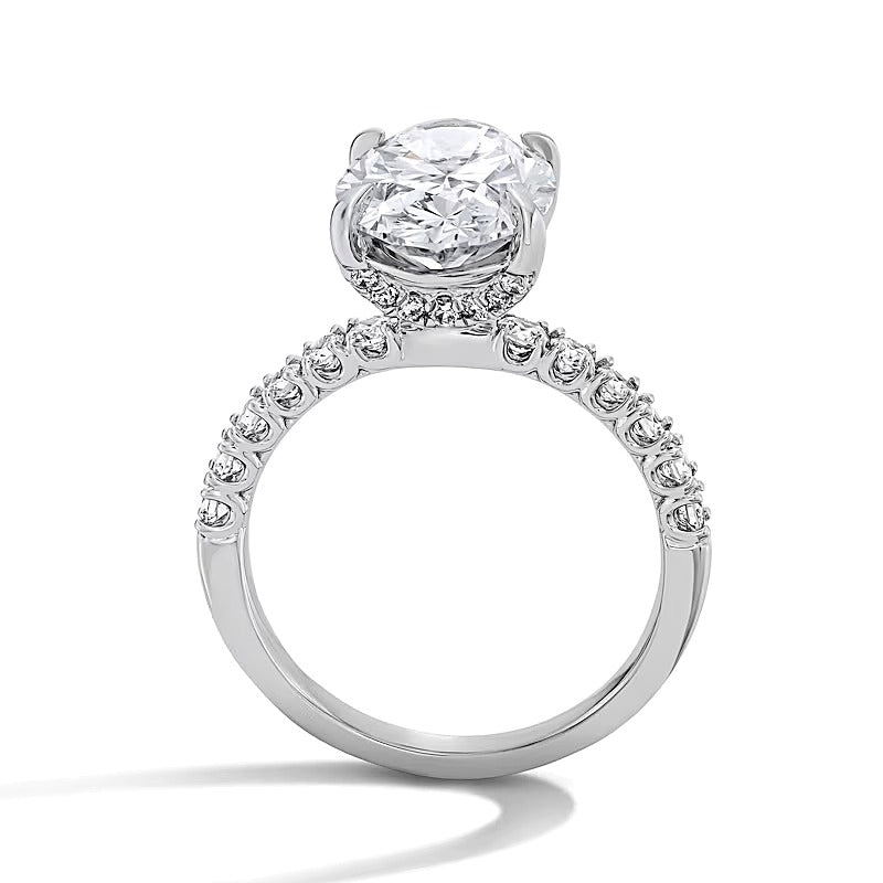 4.5 CT. TW Solitär mit seitlichem Besatz Verlobungsring mit ovalem Labordiamant in 14K Weißgold (F/VS2)
