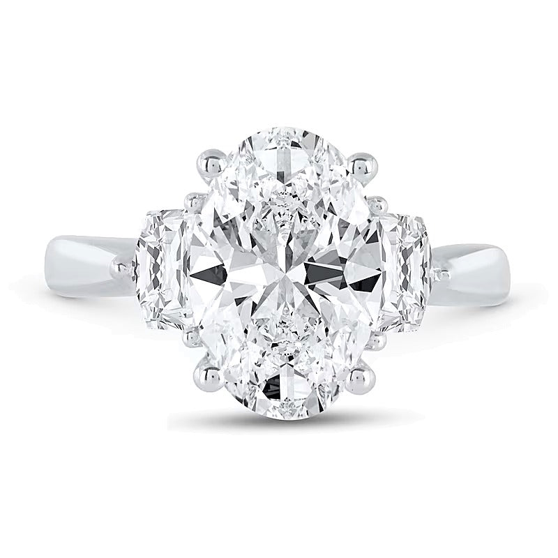 4.75 CT. Gesamtgewicht Labordiamant-Verlobungsring Dreistein mit Oval und Shield in 14K Weißgold (F/VS2)