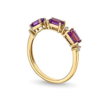 Dreistein-Ring mit quer gesetztem Amethyst im Smaragdschliff und Diamanten 0,07 ct. Gesamtgewicht in 10K Gelbgold