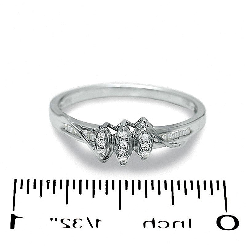 Freundschaftsring mit Diamanten 0,07 ct. Gesamtgewicht in Marquise-, Rund- und Baguette-Schliff in 10K Weißgold