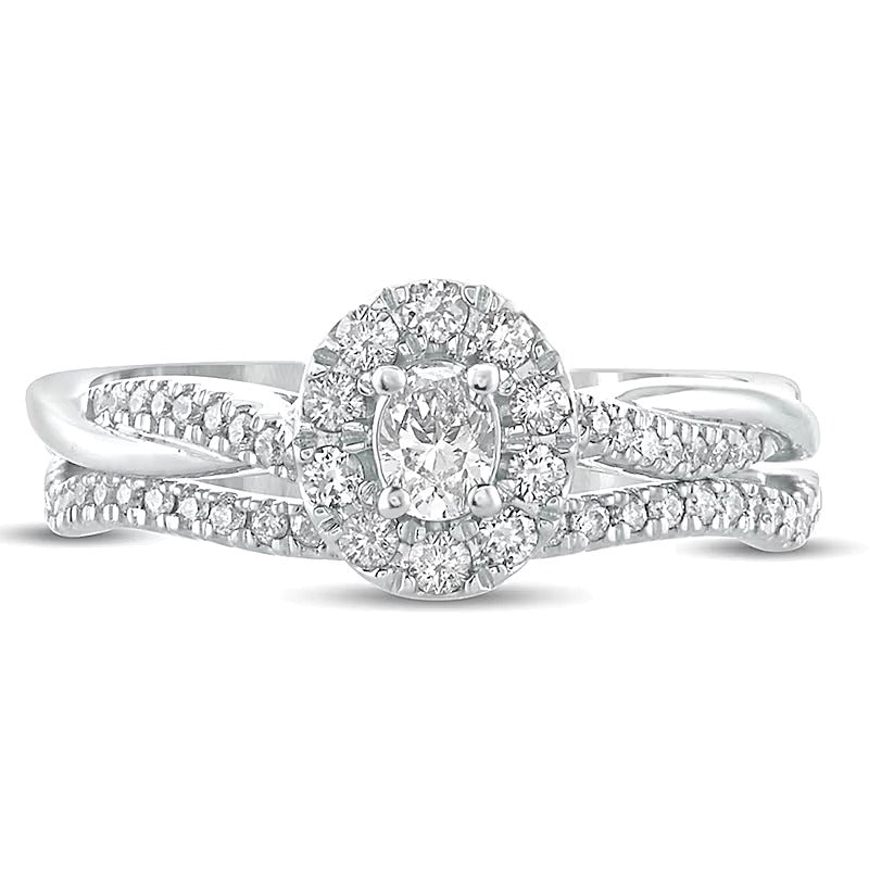 Brautset mit ovalem Diamant 0.5 CT. Gesamtgewicht und gedrehter Ringschiene in 10K Weißgold