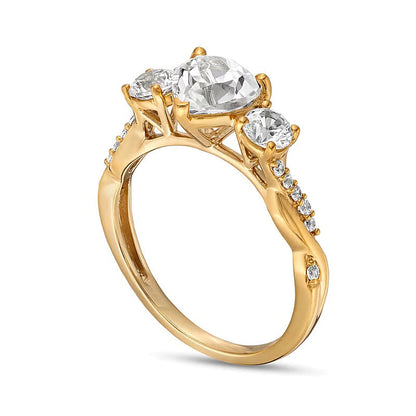 Dreistein-Verlobungsring mit herzförmigem weißem Labor-Saphir und 0,1 ct. Gesamtgewicht Diamanten in 10K Gelbgold