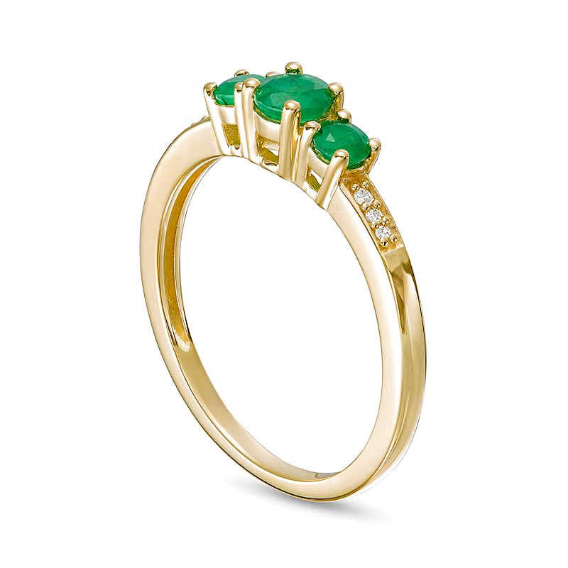 Dreistein-Ring mit Smaragd und Diamant-Besatz in 10K Gelbgold