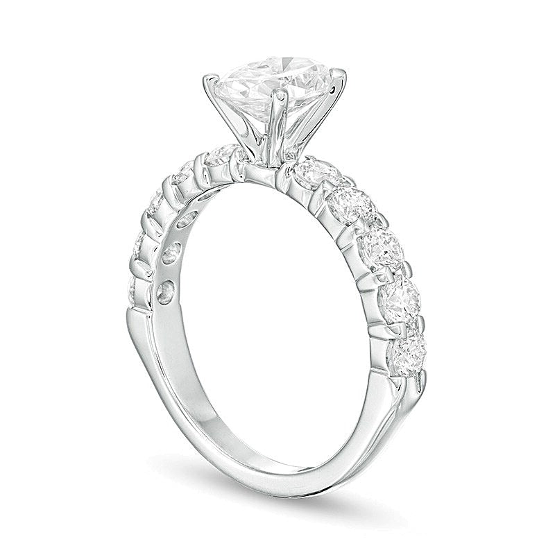 2.0 ct. Gesamtgewicht Verlobungsring mit ovalem Diamant in 14K Weißgold