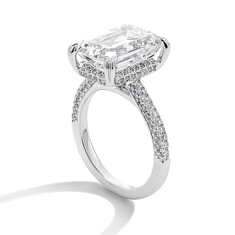 8.75 ct. Gesamtgewicht Verlobungsring mit Labordiamant im Smaragdschliff, Solitär mit seitlichem Besatz, in 14K Weißgold (F/VS2)