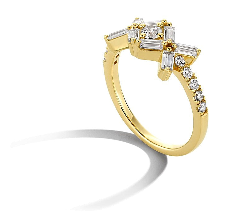 0,75 ct. Gesamtgewicht "XO"-Ring mit Diamanten im Baguette- und Rundschliff in 14K Gelbgold