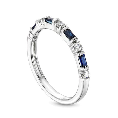 Ring mit blauen Saphiren im Baguette-Schliff und Diamanten (0,17 ct. Gesamtgewicht) im Wechsel in 10K Weißgold