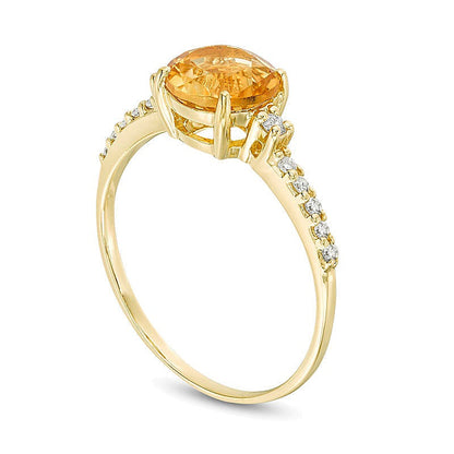 Verlobungsring mit 7,0 mm Citrin und 0,13 ct. Gesamtgewicht Diamanten in 10K Gelbgold