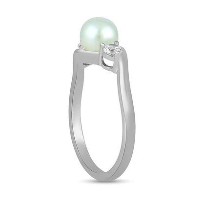 6,0 mm Süßwasser-Zuchtperle und Labordiamant mit 0,2 ct. Gesamtgewicht Dreistein-Bypass-Ring in 14K Weißgold