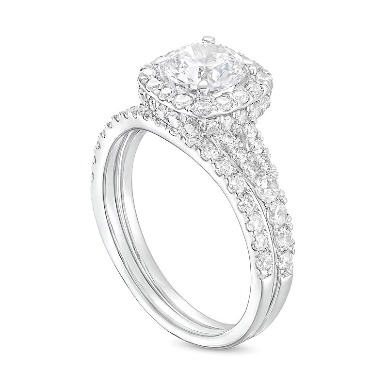 1,88 ct. Gesamtgewicht Labordiamant Braut-Set mit Kissenschliff-Halo und geteiltem Ringschienen-Design in 14K Weißgold (I/SI2)