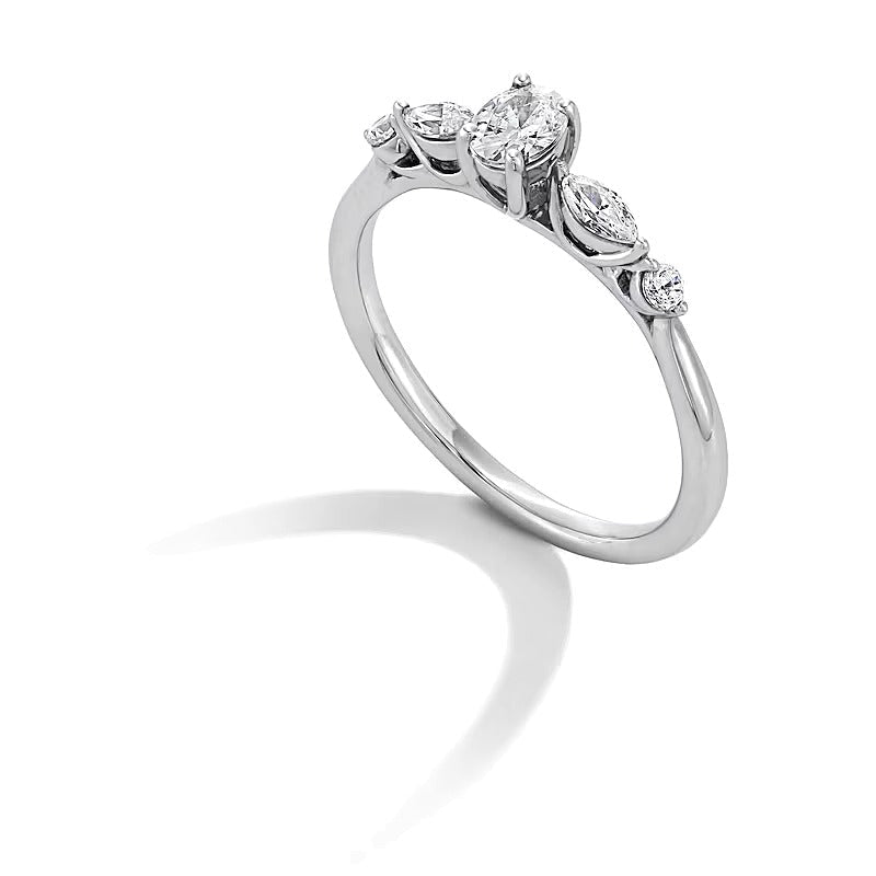 0.5 ct. Gesamtgewicht Diamant-Verlobungsring mit Solitär mit seitlichem Besatz in 14K Weißgold