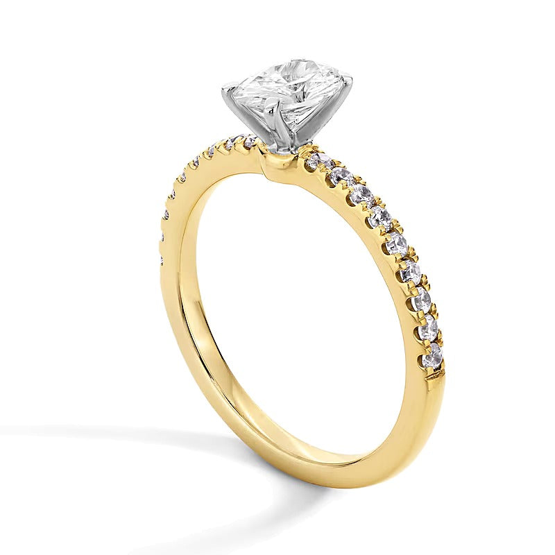 Solitär mit seitlichem Besatz mit ovalem Labordiamant 1.0 ct. Gesamtgewicht in 14K Gelbgold (F/SI2)