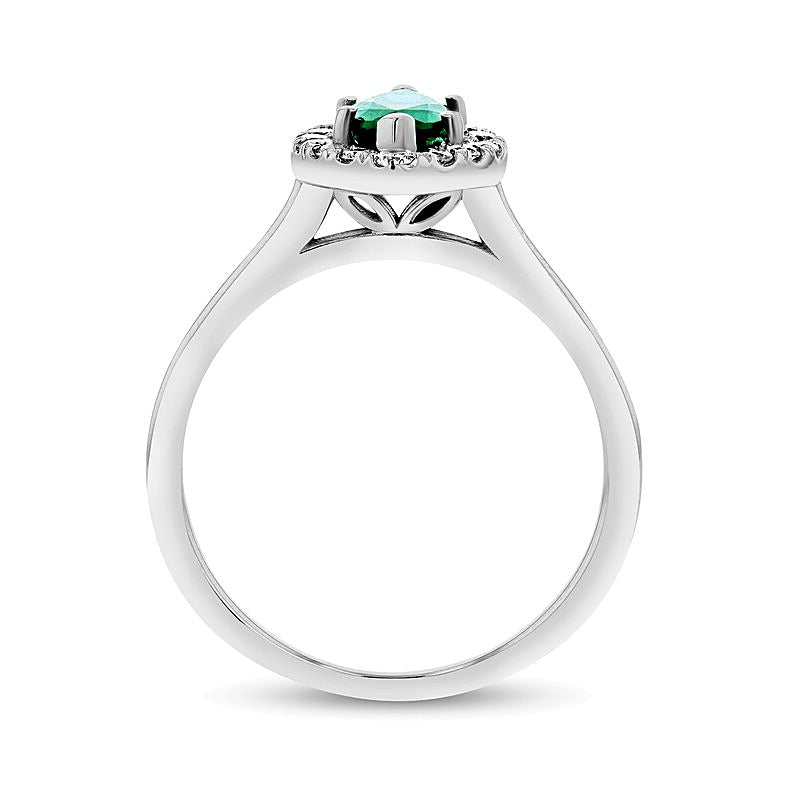 Ring mit Marquise-Smaragd und 0,25 ct. Gesamtgewicht Diamanten im Halo-Design in 14K Weißgold