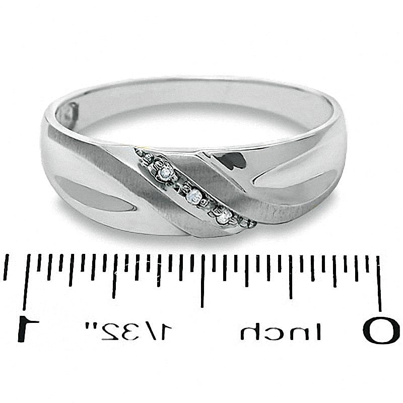 Ehering mit Diamant-Besatz diagonal in 10K Weißgold