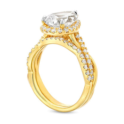 2.5 ct. Gesamtgewicht Brautset mit tropfenförmigem Labordiamant und Halo, gekreuzte geteilte Schiene, in 14K Gelbgold (I/SI2)