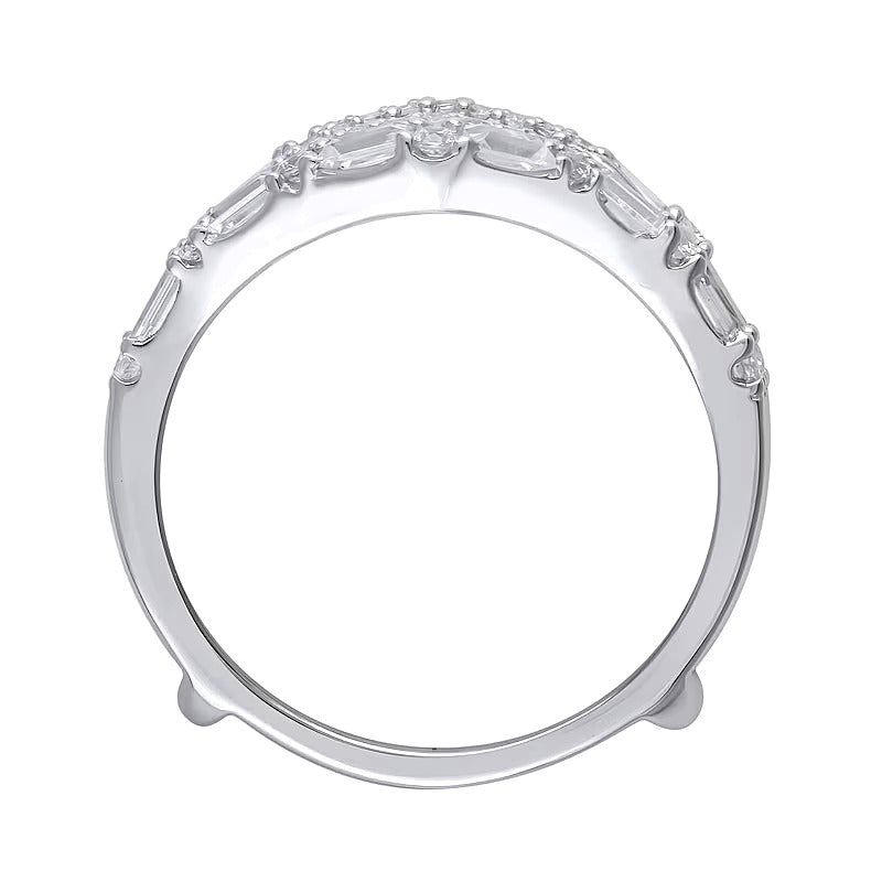 0.75 ct. Gesamtgewicht Ring mit Baguette- und rundem Diamanten im Chevron-Design in 14K Weißgold