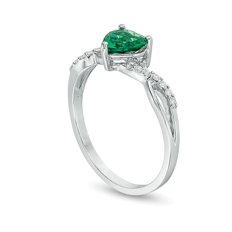 6.0mm herzförmiger Labor-Smaragd und 0,05 ct. Gesamtgewicht Diamant Ring mit gedrehter Schiene in 10K Weißgold