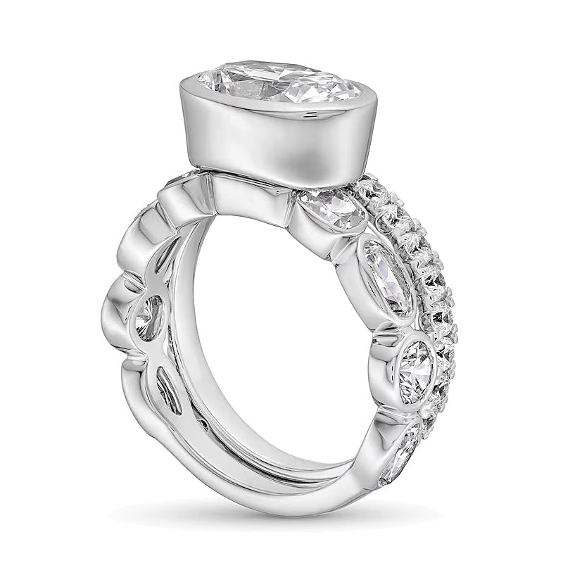 5.75 ct. Gesamtgewicht Labordiamant-Brautset mit Diamanten im Oval-, Rund- und Smaragdschliff in 14K Weißgold (F/VS2)
