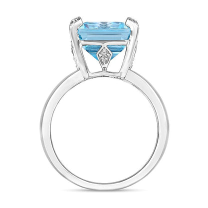 Ring mit Topas im Smaragdschliff in Sky Blue und Diamanten mit 0,05 ct. Gesamtgewicht in Sterlingsilber