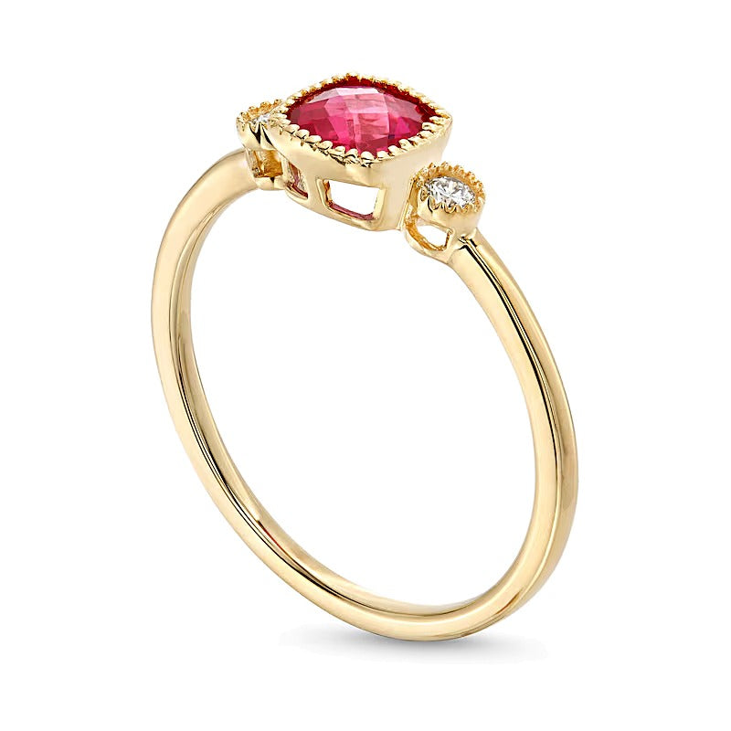 Ring im Vintage-Stil mit Labor-Rubin im Kissenschliff 5,0 mm und Diamant 0,05 ct. Gesamtgewicht in 10K Gelbgold