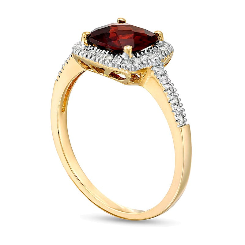 7,0 mm Halo-Ring mit Granat im Kissenschliff und 0,2 ct. Gesamtgewicht Diamanten in 10K Gelbgold