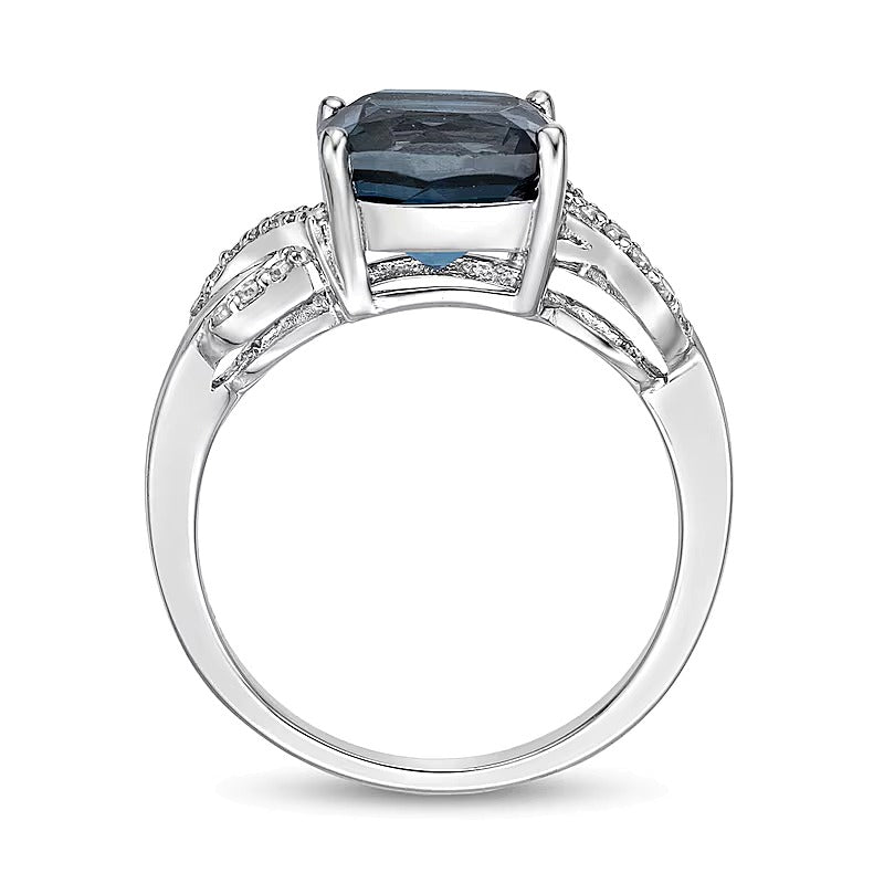8,0 mm blauer Topas im Kissenschliff und 0,1 ct. Gesamtgewicht Diamant Fashion-Ring mit gedrehten Seiten aus rhodiniertem Sterlingsilber