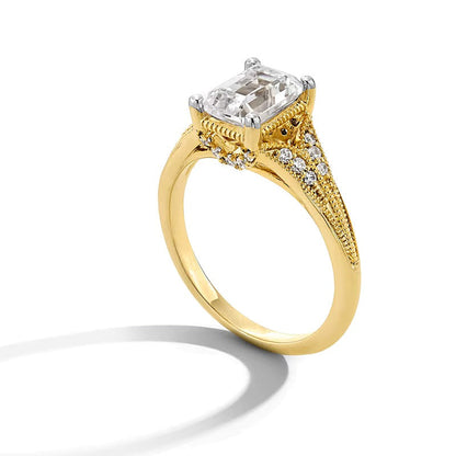 2,17 ct. Gesamtgewicht Solitär mit seitlichem Besatz im Vintage-Stil mit Labordiamant im Smaragdschliff in 14K Gelbgold (F/VS2)