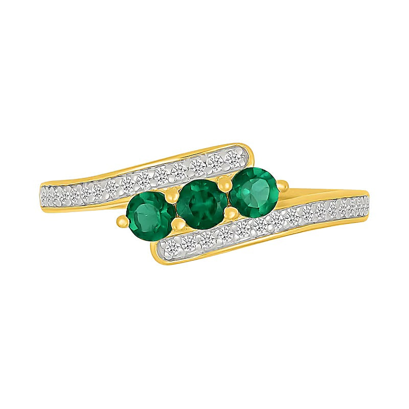Dreistein-Bypass-Ring mit Labor-Smaragd und 0,17 ct. Gesamtgewicht Diamanten in 10K Gelbgold
