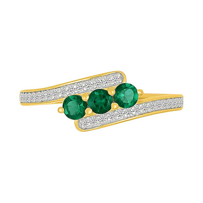 Dreistein-Bypass-Ring mit Labor-Smaragd und 0,17 ct. Gesamtgewicht Diamanten in 10K Gelbgold